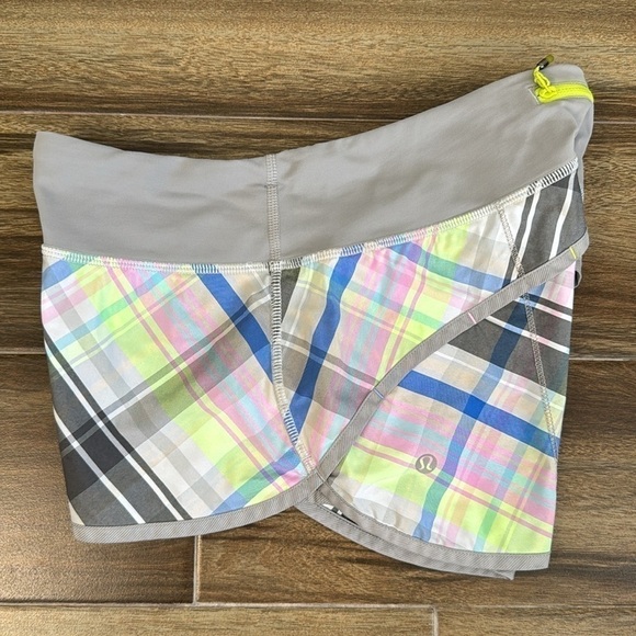 Lululemon Run Speed Short in Rad Plaid Lullaby Reflective / Ambient Grey, 4 - Picture 10 of 16